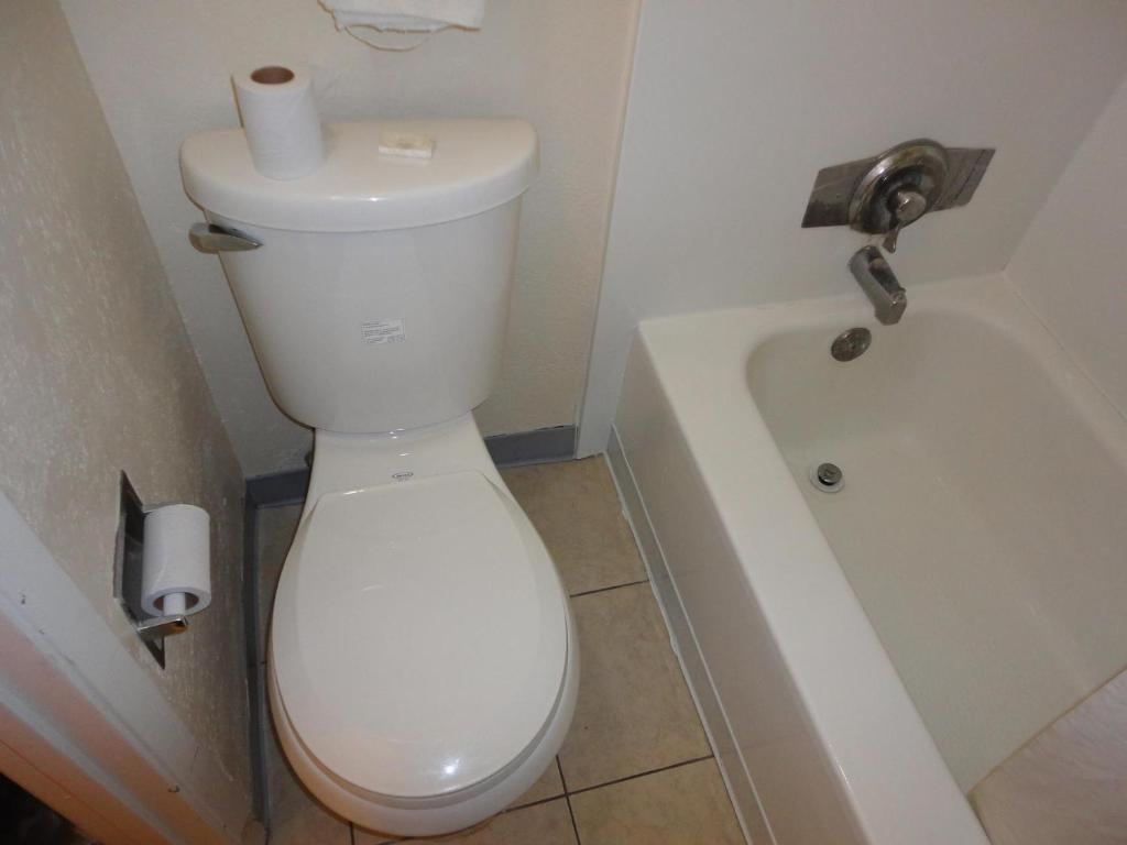 Americas Best Value Inn Battle Creek Quarto foto
